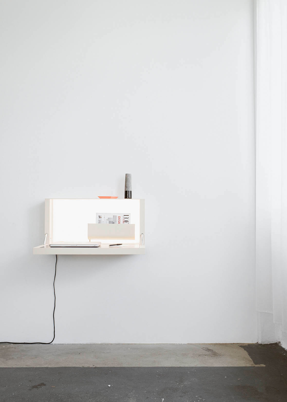  Lukas Schramm Fotografie Design Christopher Carlo Schwarz Sekretaer